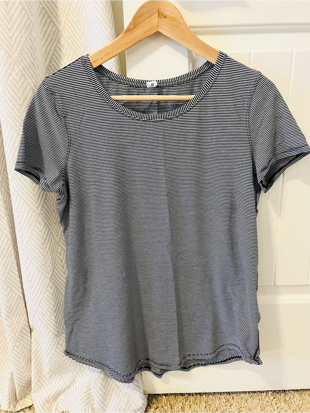 Lululemon Women's Striped Short-Sleeve Tee Stretch Black & White Athletic Small